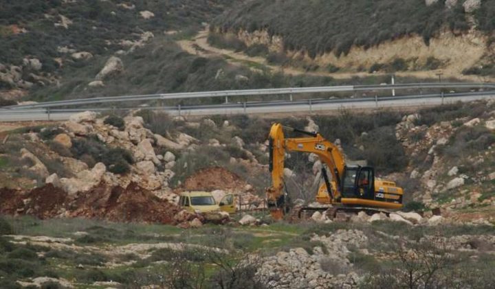 الاحتلال يجرف مساحات واسعة من الأراضي الزراعية غرب مدينة طولكرم